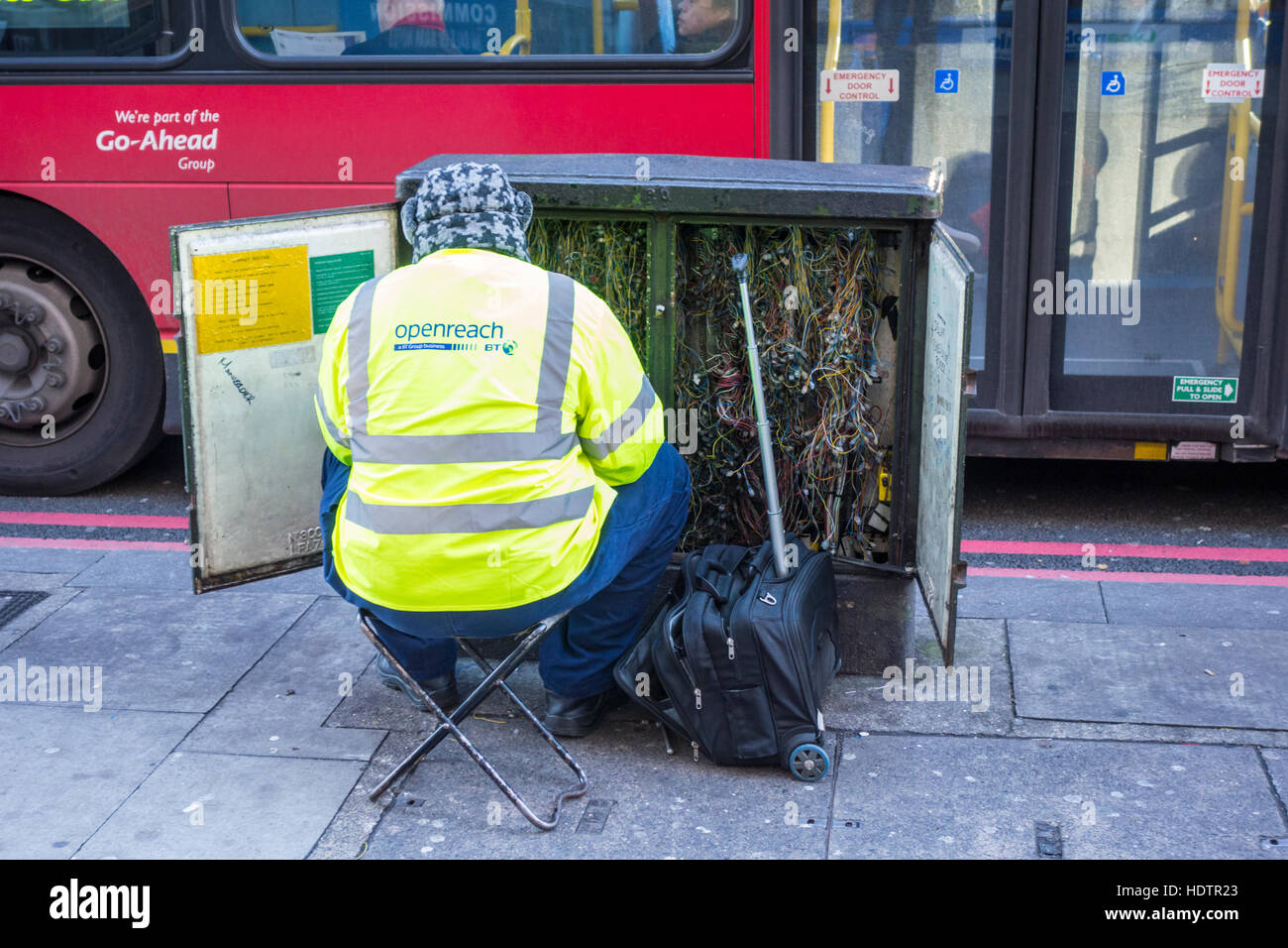 BT Openreach tecnico su Edgware Road, London, Regno Unito Foto Stock