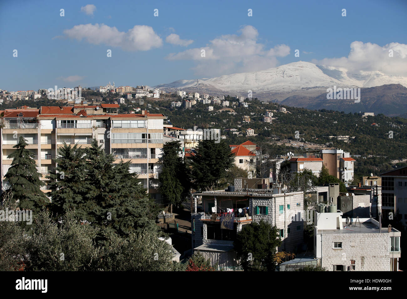 Una vista generale del monte Libano regione nel nord di Beirut. Il Fondo di Soccorso Internazionale Cattolico Scozzese (SCIAF) contribuisce a finanziare la sua agenzia partner Caritas Libano per sostenere il lavoro con i rifugiati siriani e libanesi poveri. Foto Stock