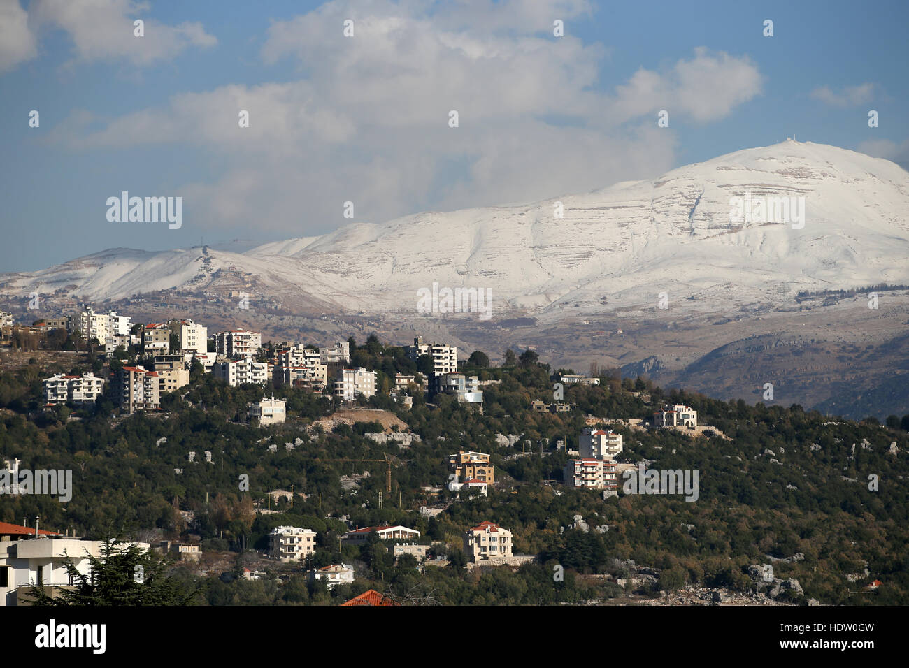 Una vista generale del monte Libano regione nel nord di Beirut. Il Fondo di Soccorso Internazionale Cattolico Scozzese (SCIAF) contribuisce a finanziare la sua agenzia partner Caritas Libano per sostenere il lavoro con i rifugiati siriani e libanesi poveri. Foto Stock