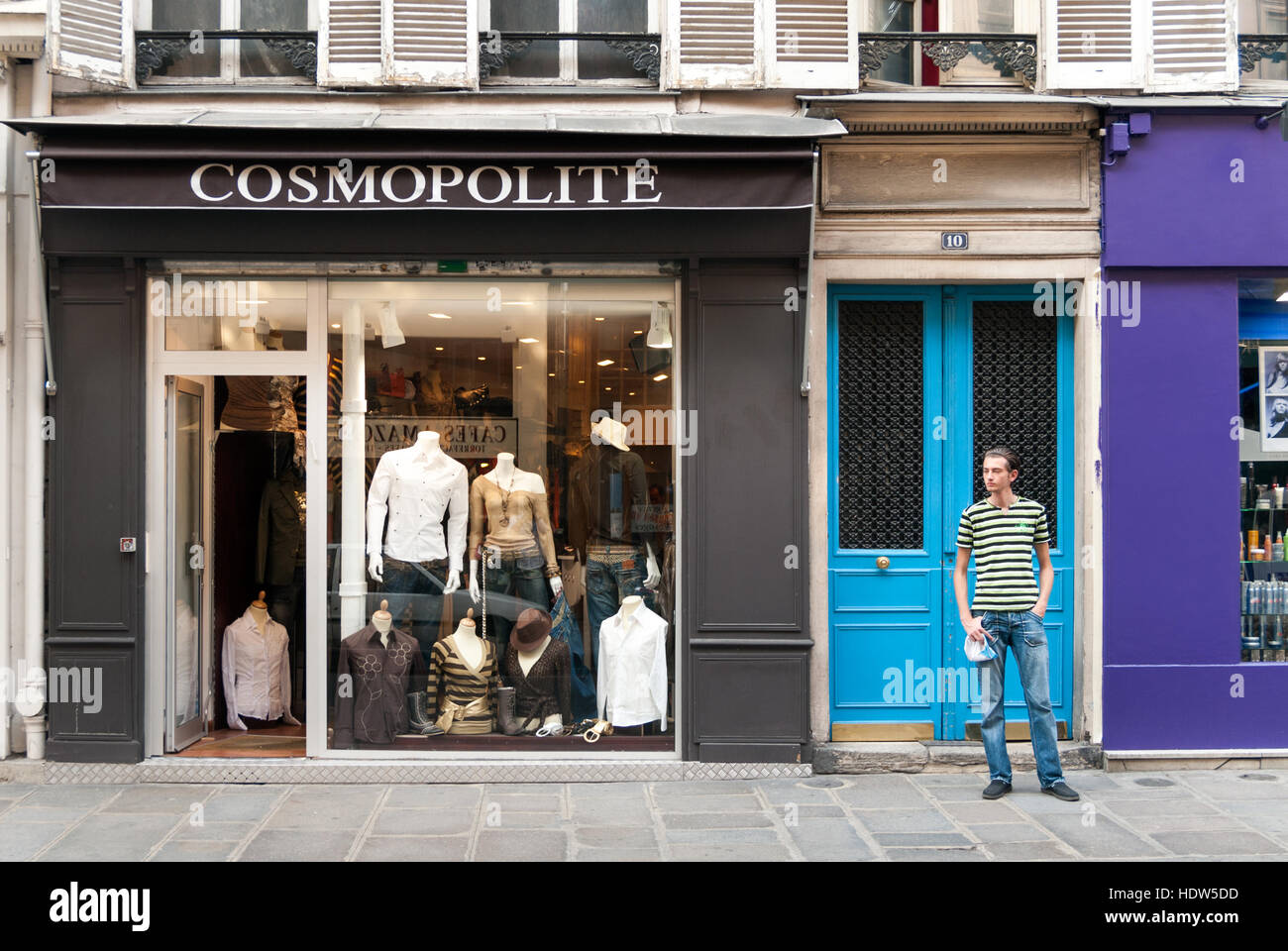 Vestiti alla moda negozio nel quartiere del Marais, Parigi, Francia Foto Stock