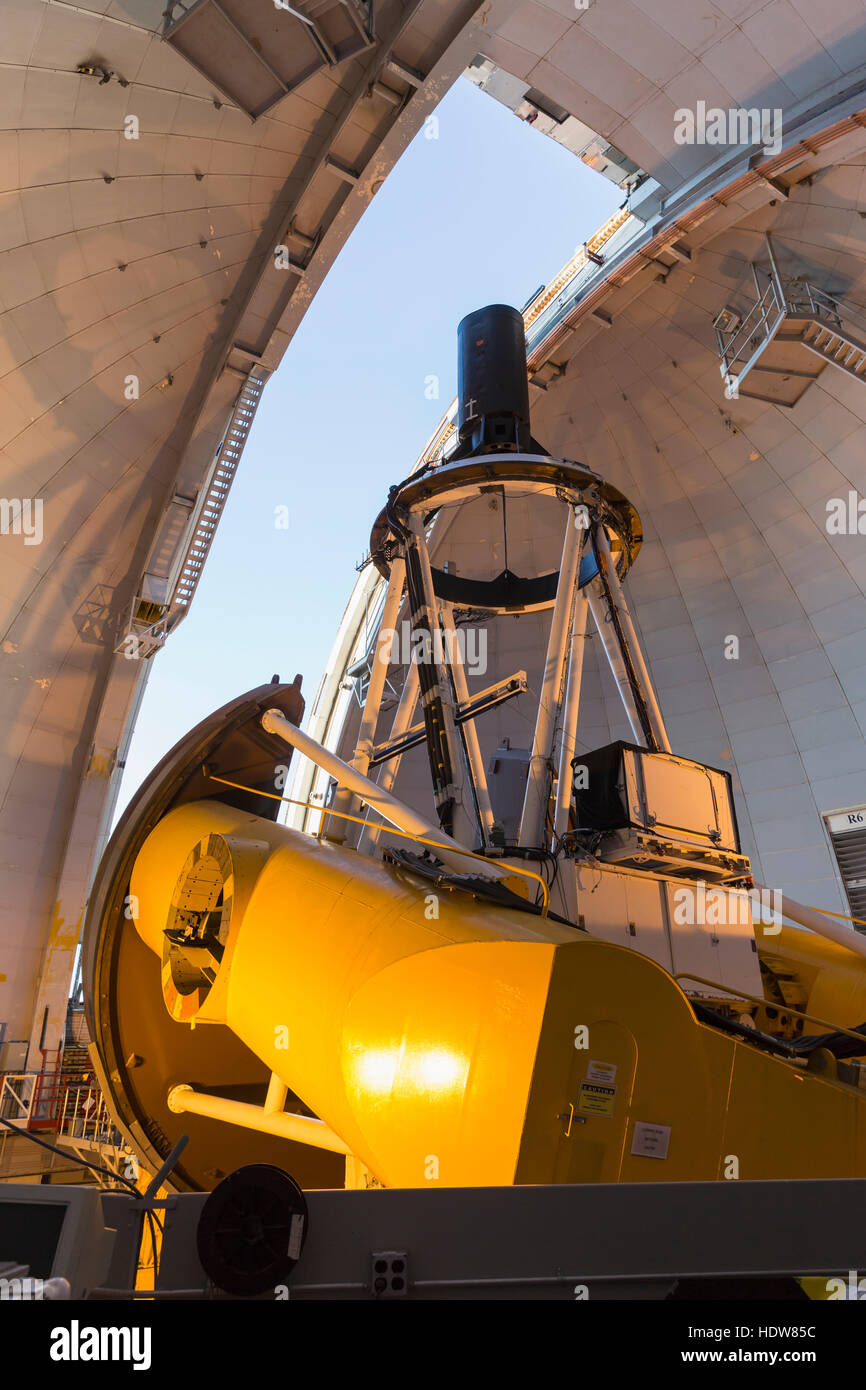 All'interno del telescopio CFHT (Canada France Hawaii Telescope) Osservatorio sulla cima di Mauna Kea, 4200 metri di montagna in Hawaii Foto Stock