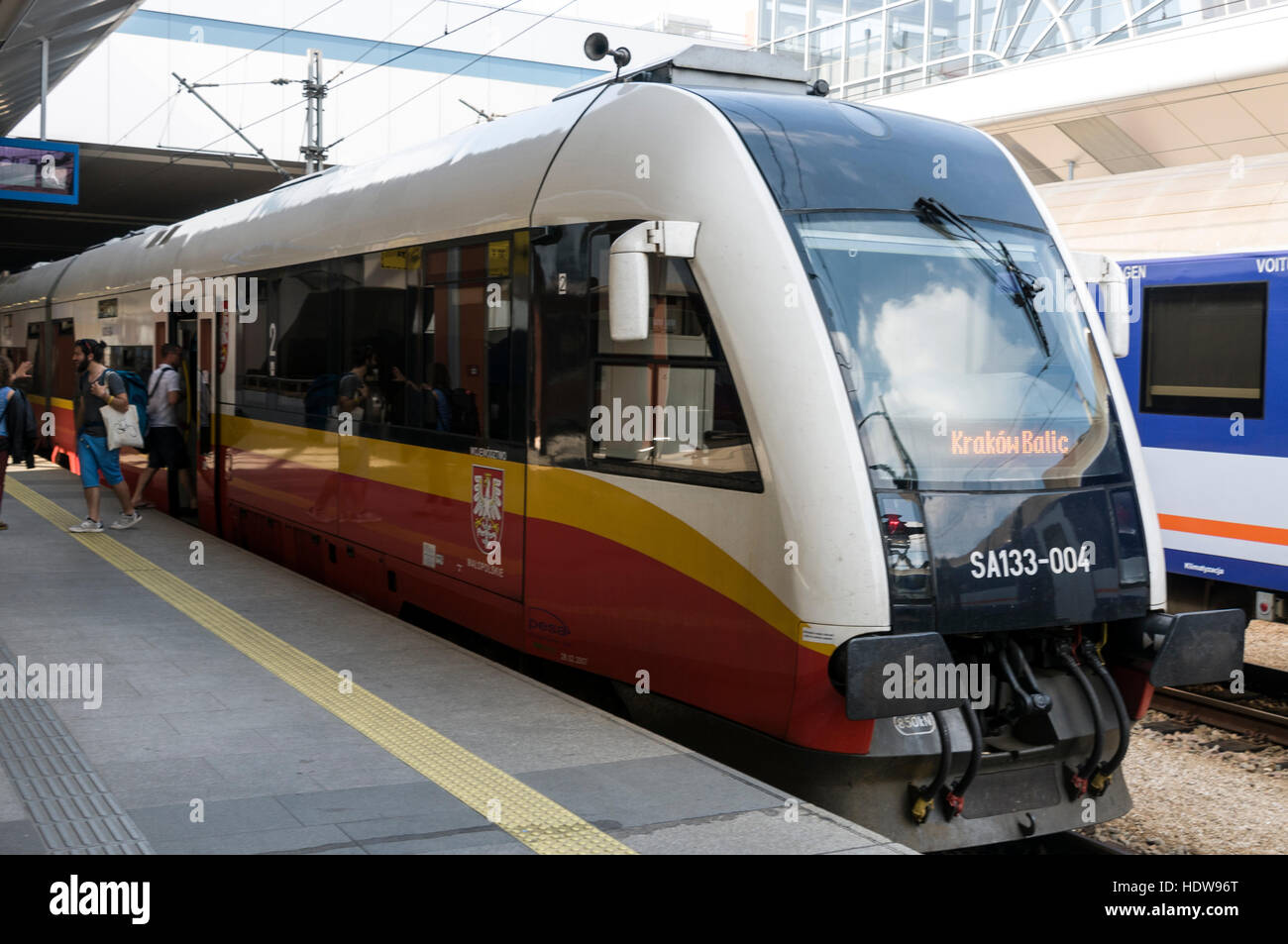 Il SA133 -004 passeggeri aeroporto Balice - treno Cracovia a Cracovia stazione ferroviaria in Polonia Foto Stock