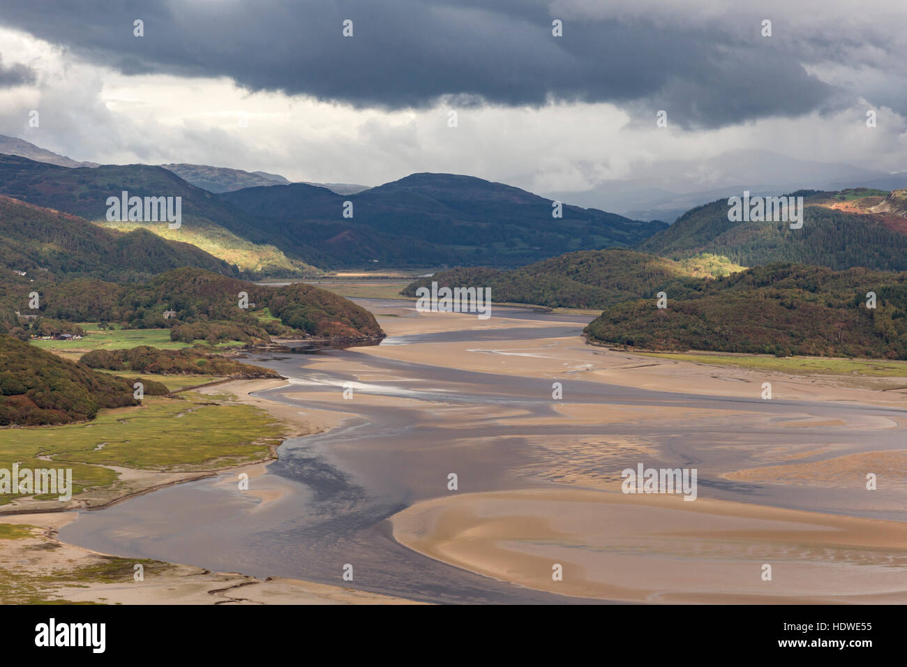 Autunno su Mawddach Estuary, Parco Nazionale di Snowdonia, Gwynedd, Galles del Nord, Regno Unito Foto Stock