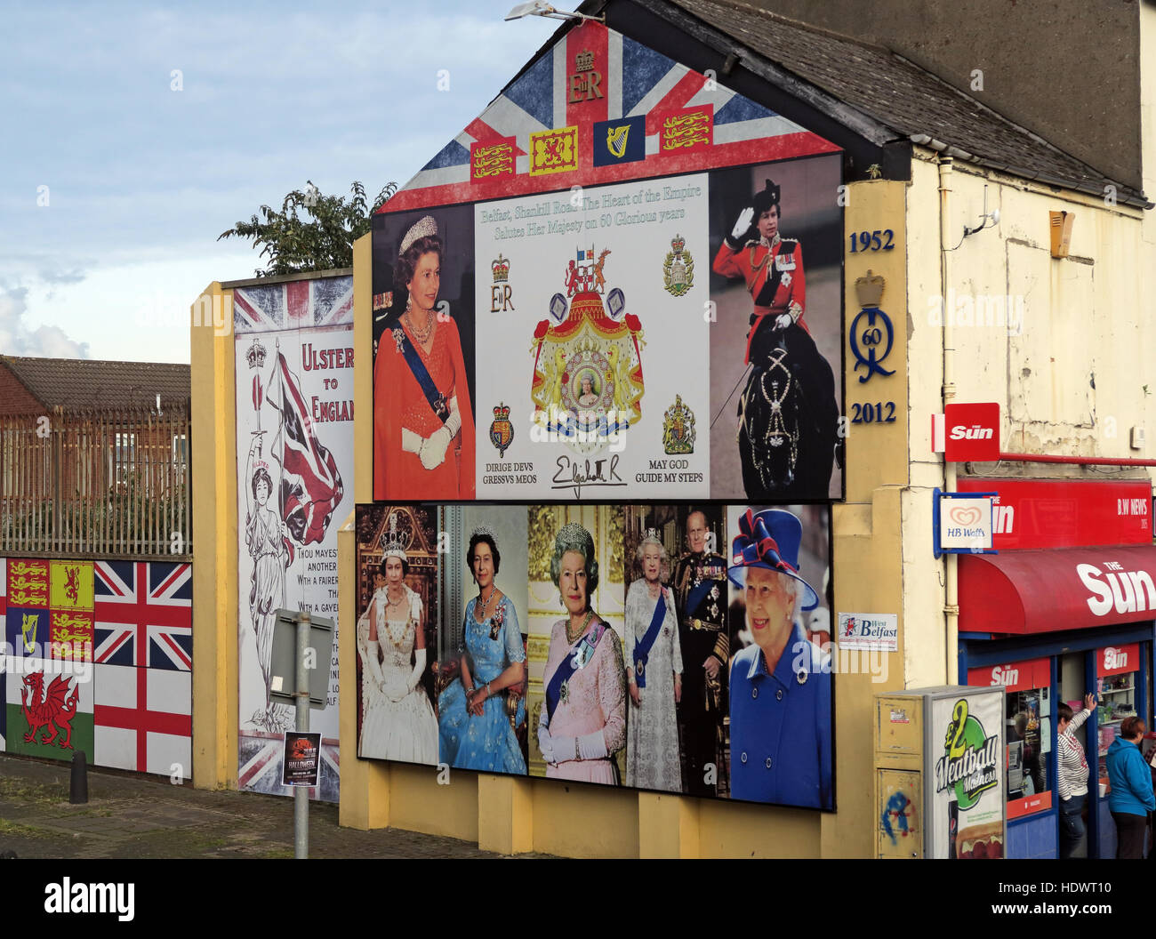 Sessanta anni della Regina Elisabetta II Shankill Road West Belfast, Irlanda del Nord, Regno Unito Foto Stock