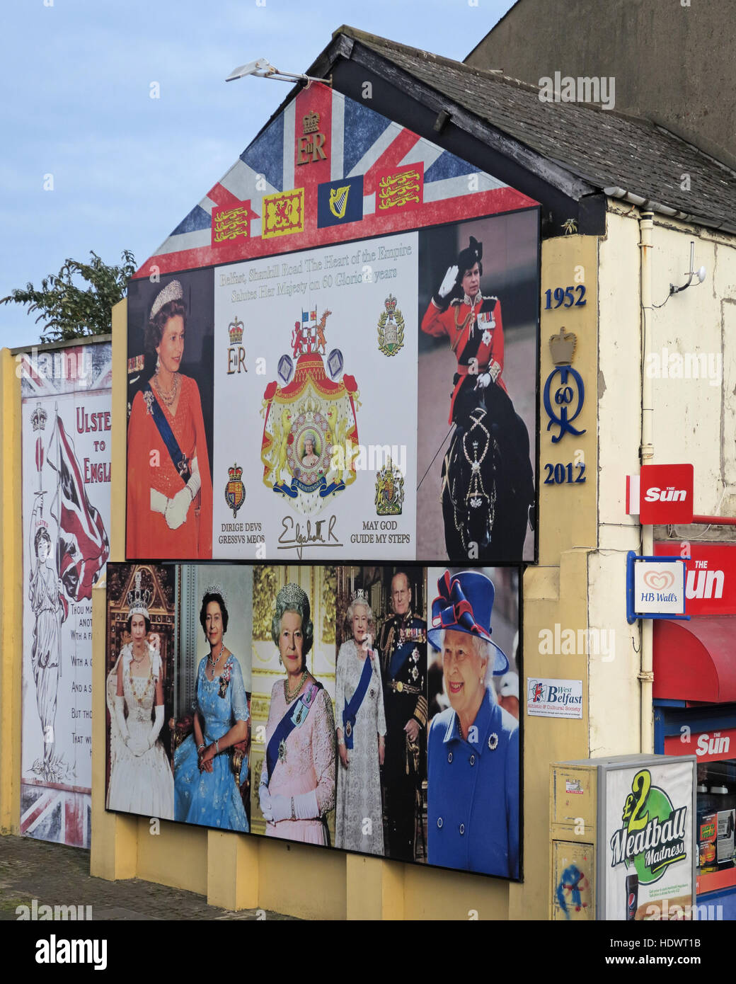 Sessanta anni della Regina Elisabetta II Shankill Road West Belfast, Irlanda del Nord, Regno Unito Foto Stock