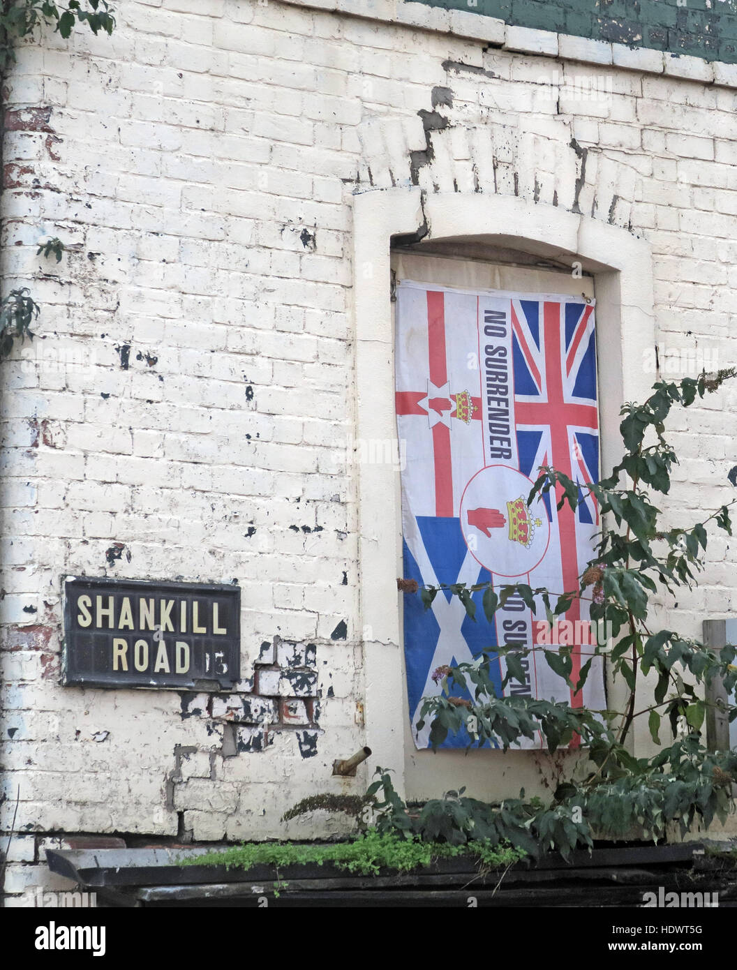 Edifici vuoti in Shankill Road, West Belfast, Irlanda del Nord, Regno Unito Foto Stock