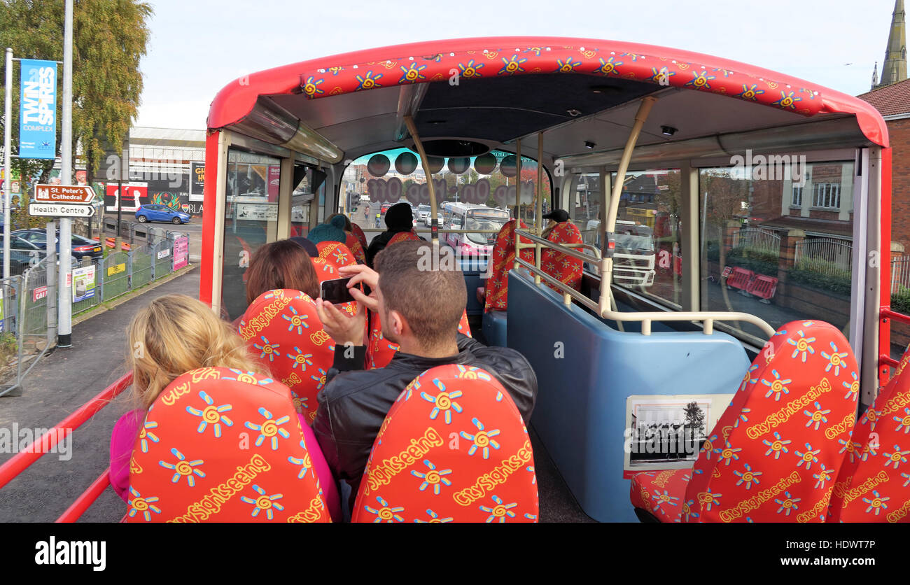 City sightseeing bus,open top deck a Belfast, Irlanda, Regno Unito Foto Stock
