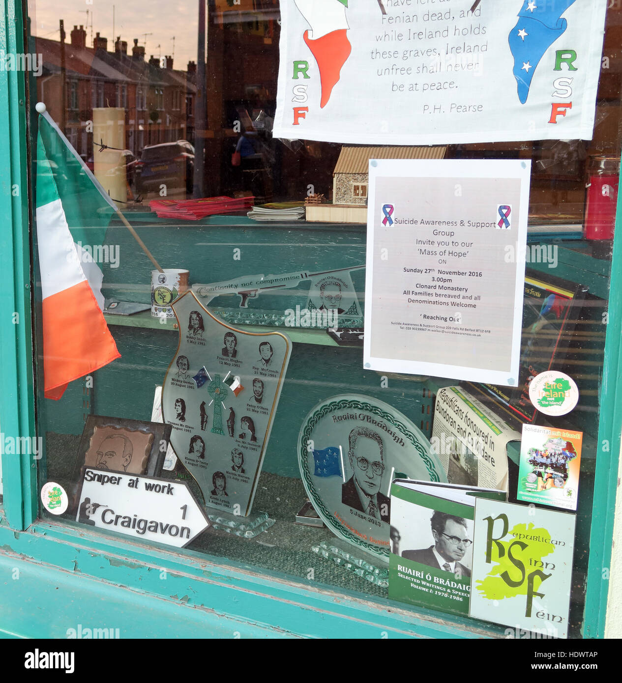 Belfast cade Rd il repubblicano Sinn Fein negozio di Souvenir Foto Stock