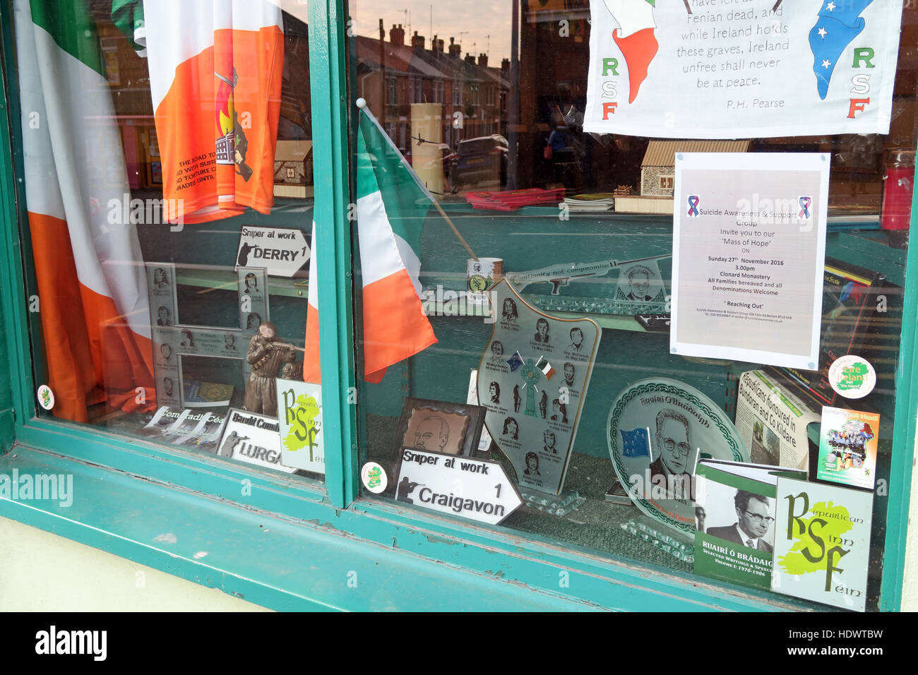 Belfast cade Rd il repubblicano Sinn Fein negozio di Souvenir Foto Stock