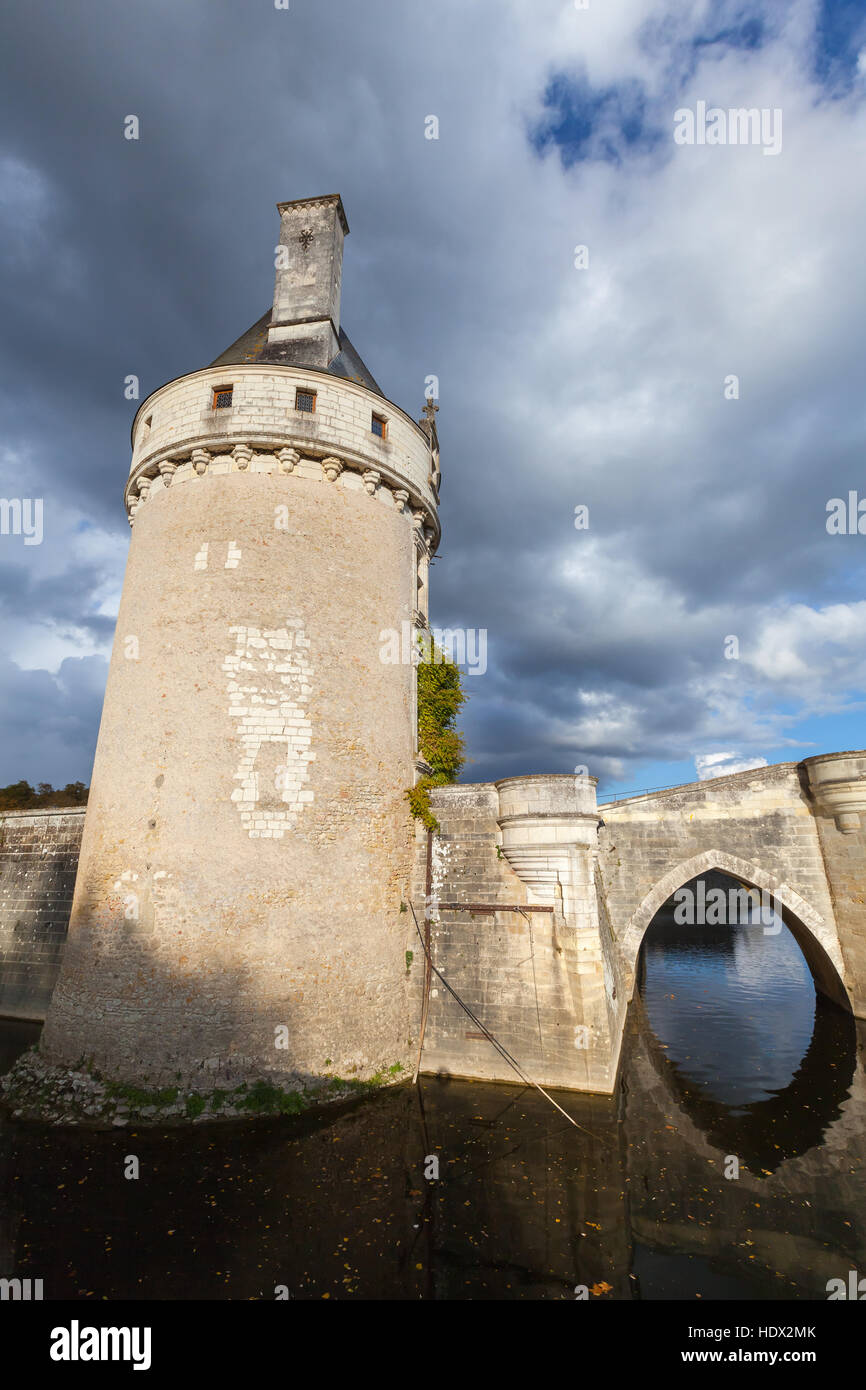 Chenonceau, Francia - 6 Novembre 2016: Torre di Chateau de Chenonceau, il castello medievale, la Valle della Loira. Fu costruita nel XV secolo. Unesco patrimonio dell'umanità Foto Stock