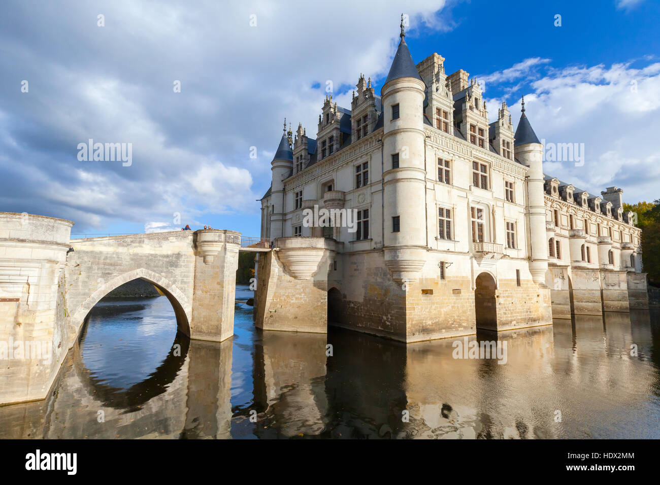 Chenonceau, Francia - 6 Novembre 2016: Esterno del Chateau de Chenonceau, il castello medievale, la Valle della Loira. Fu costruita nel XV secolo, miscela di fine G Foto Stock