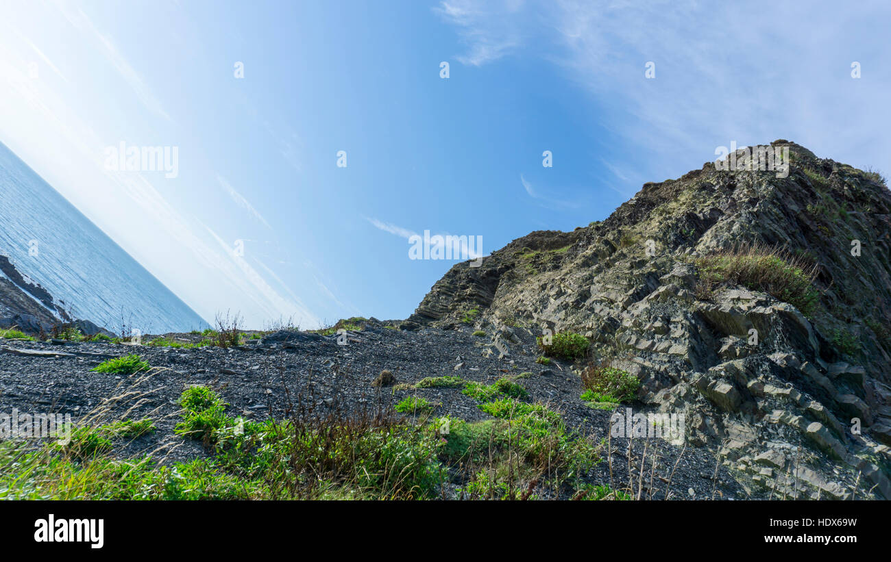 Giornata di sole a lato dell'oceano in Galles Foto Stock