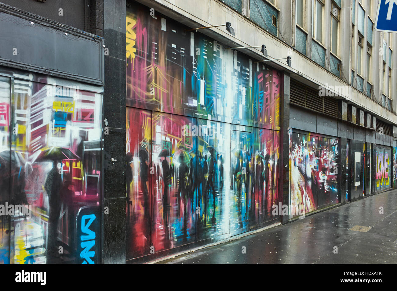 Graffiti sugli edifici di uffici inutilizzati a Croydon, Londra Foto Stock