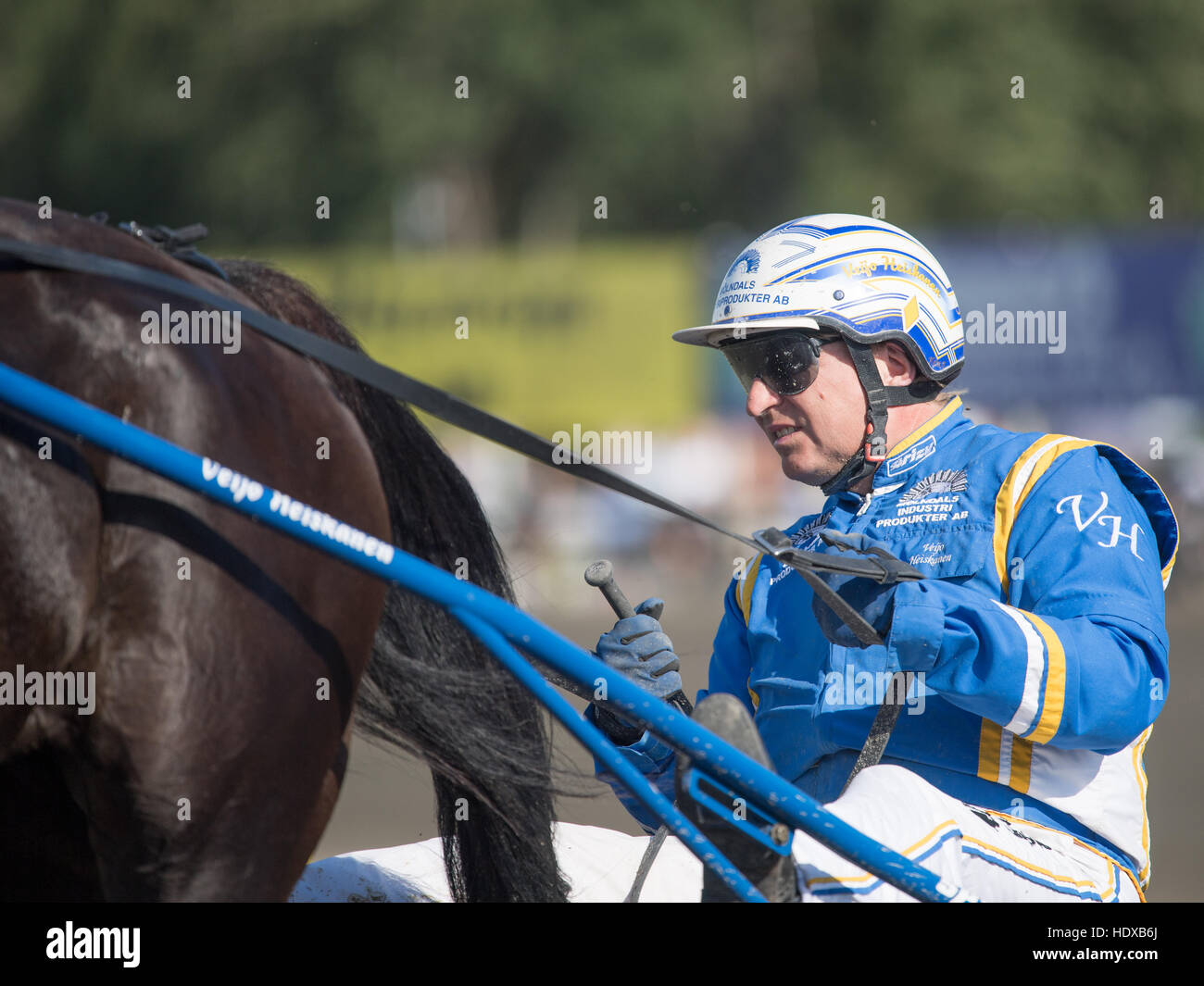Cablaggio racing driver Veijo Heiskanen a un incontro estivo al cablaggio Axvalla racing via Foto Stock