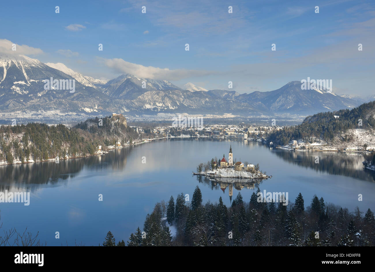 Il lago di Bled in inverno, sulle Alpi Giulie, Slovenia Foto Stock