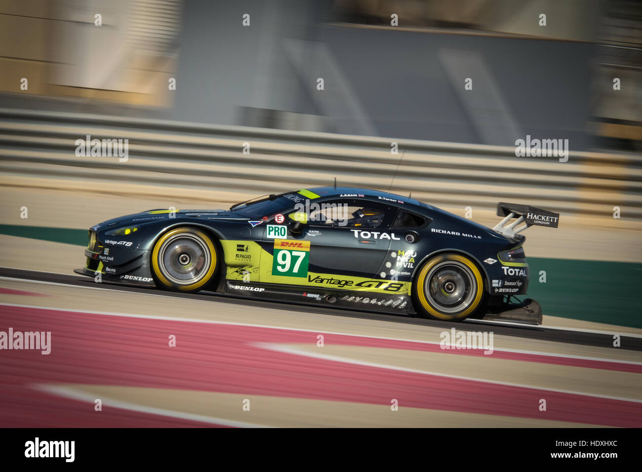 Aston Martin Vantage V8 GTE durante la FIA Rookie Test, il Circuito Internazionale del Bahrain. 2016. J. ADAM / D. TURNER Foto Stock