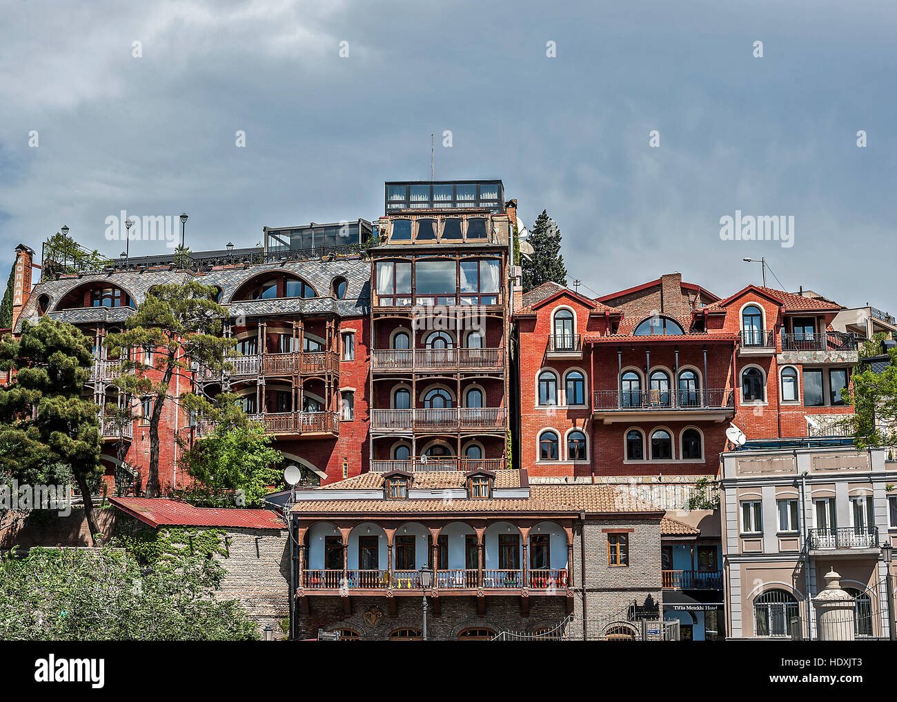 La Georgia, Tbilisi , la zona della città vecchia Avlabari. Famoso balcone di Tbilisi. Foto Stock