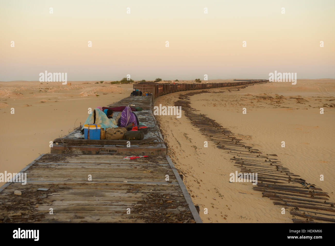 Il treno più lungo al mondo in esecuzione da Zerouat a Nouadibhu, Mauritania, Foto Stock