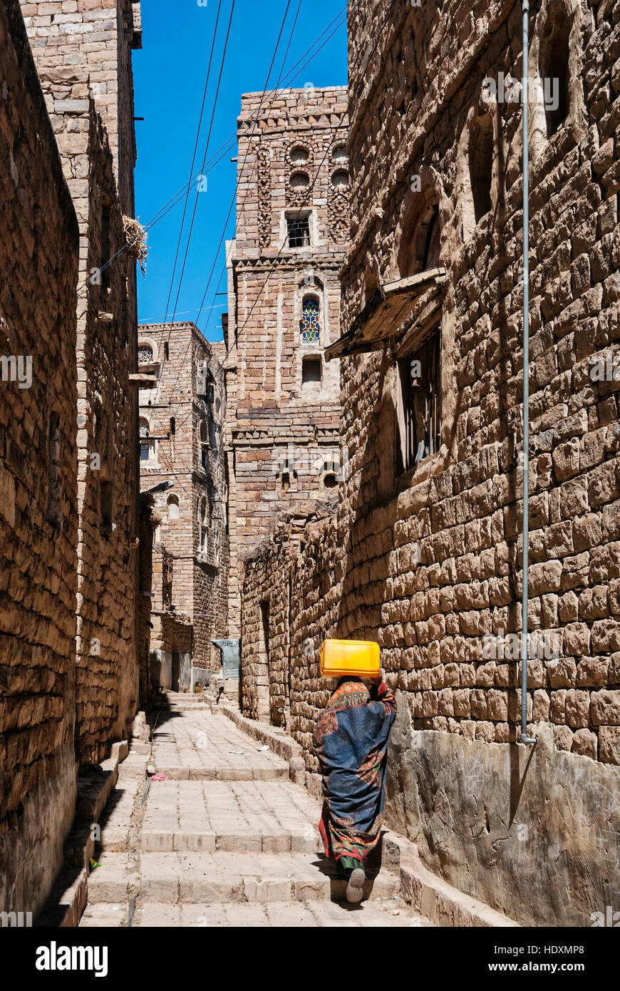 Strada nel vecchio tradizionale patrimonio yemenita thila villaggio vicino sanaa yemen Foto Stock