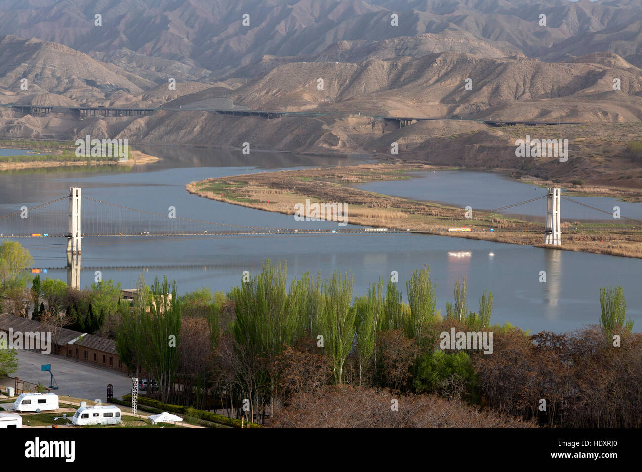 Ponte sul Fiume Giallo, Shapotou Area Turismo, Zhongwei, Ningxia, Cina Foto Stock