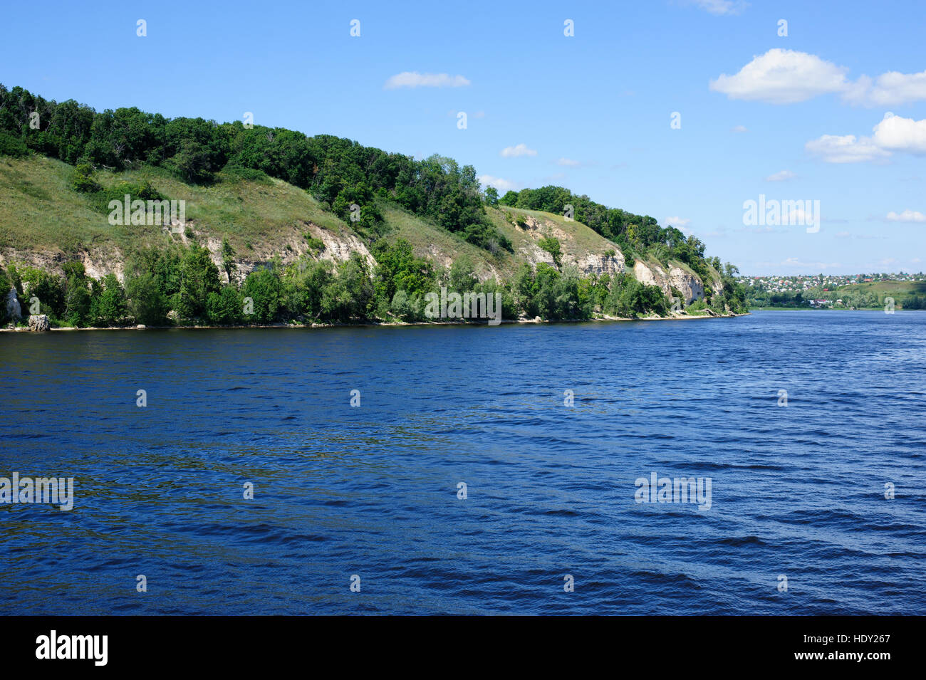 Bellissimo fiume Volga il panorama su un tempo estivo, Foto Stock