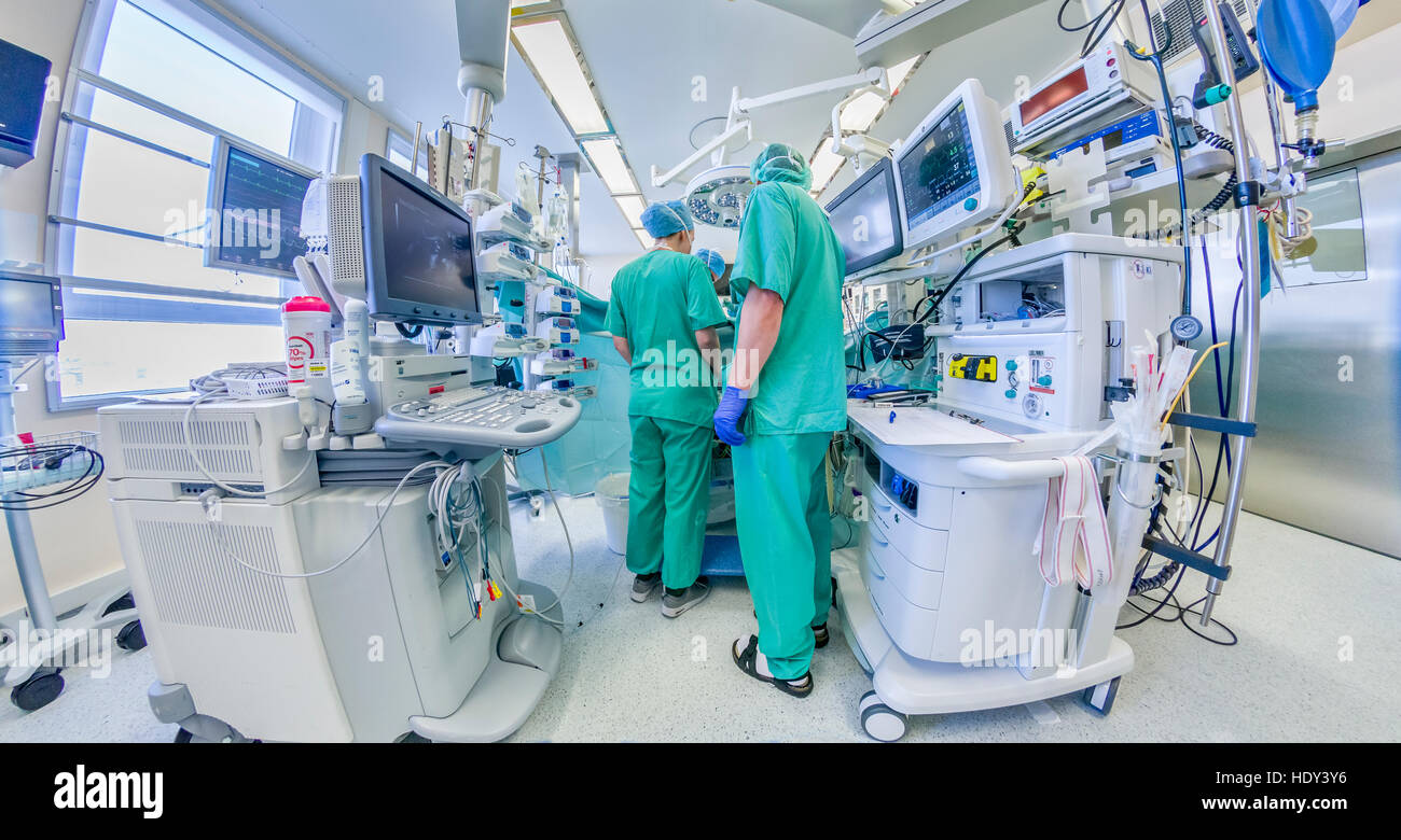 Valvola Surgeons-Heart chirurgia sostitutiva, in sala operatoria, Reykjavik, Islanda Foto Stock