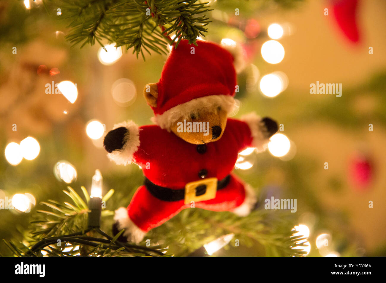 Ornamenti appeso a un albero di Natale Foto Stock