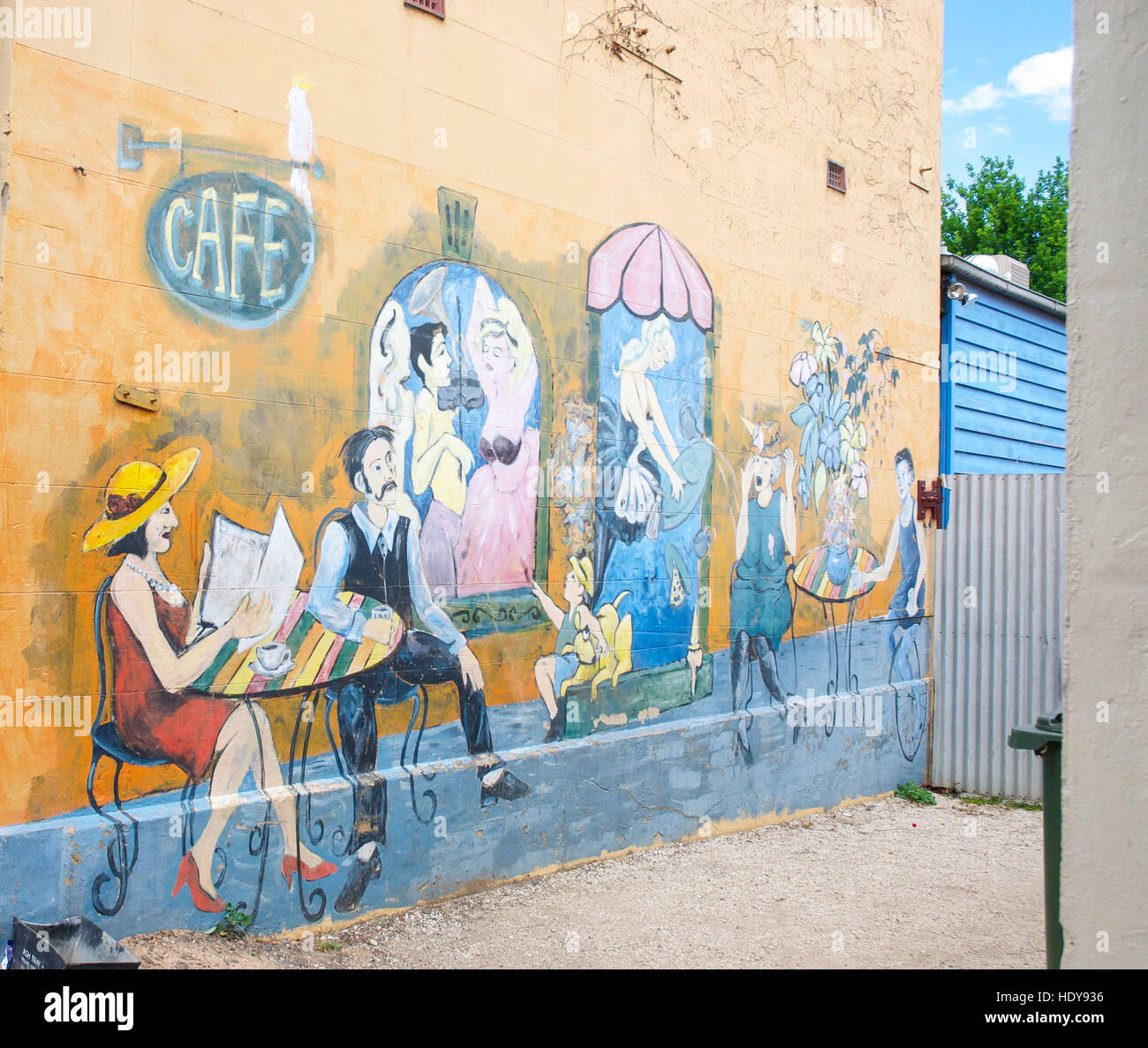 Esterno murale dipinto sull'angolo di un cafe in Castlemaine, Victoria, Australia. Foto Stock