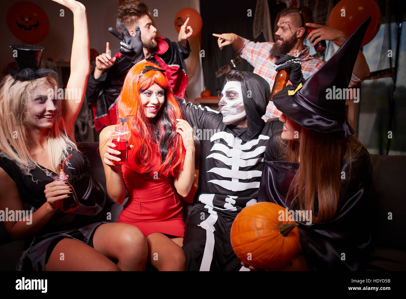 In buon umore alla festa di Halloween Foto Stock