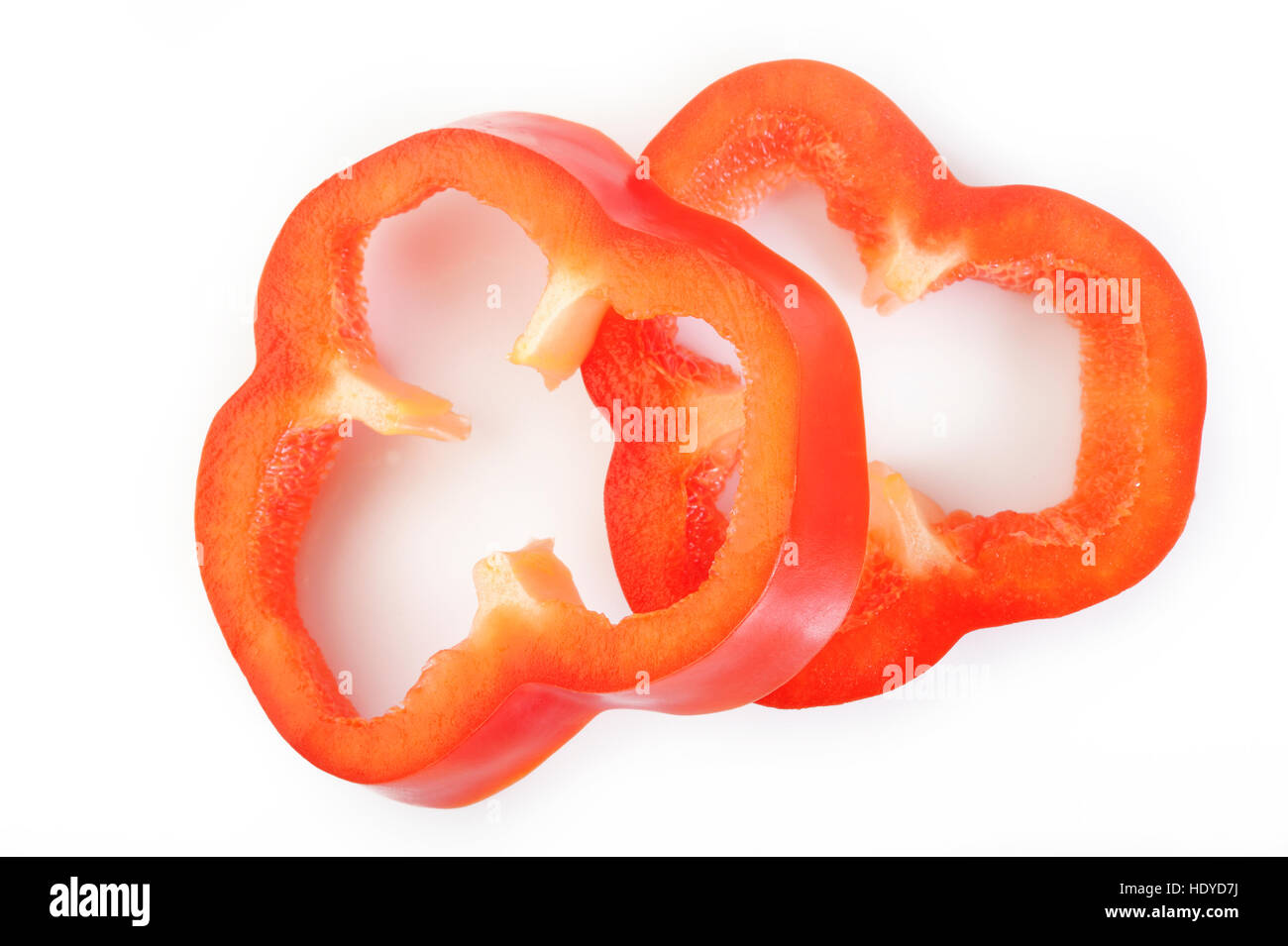 Fette di peperone rosso isolato su sfondo bianco Foto Stock