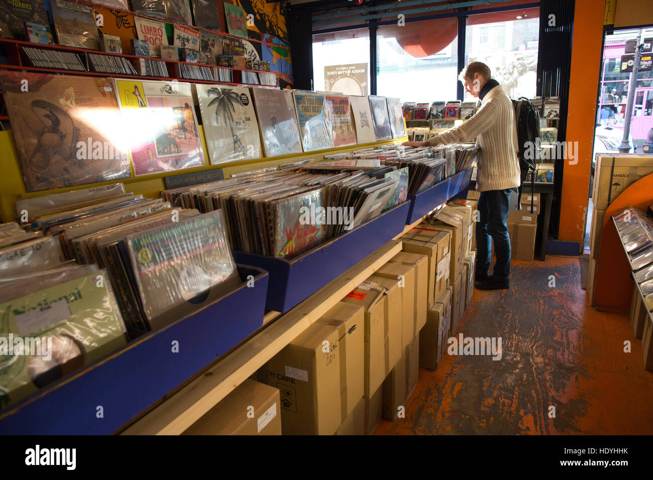 Onesto Jon, registrazione indipendente shop basato su Portobello Road, Ladbroke Grove, Londra, operativo dal 1974, London, Regno Unito Foto Stock
