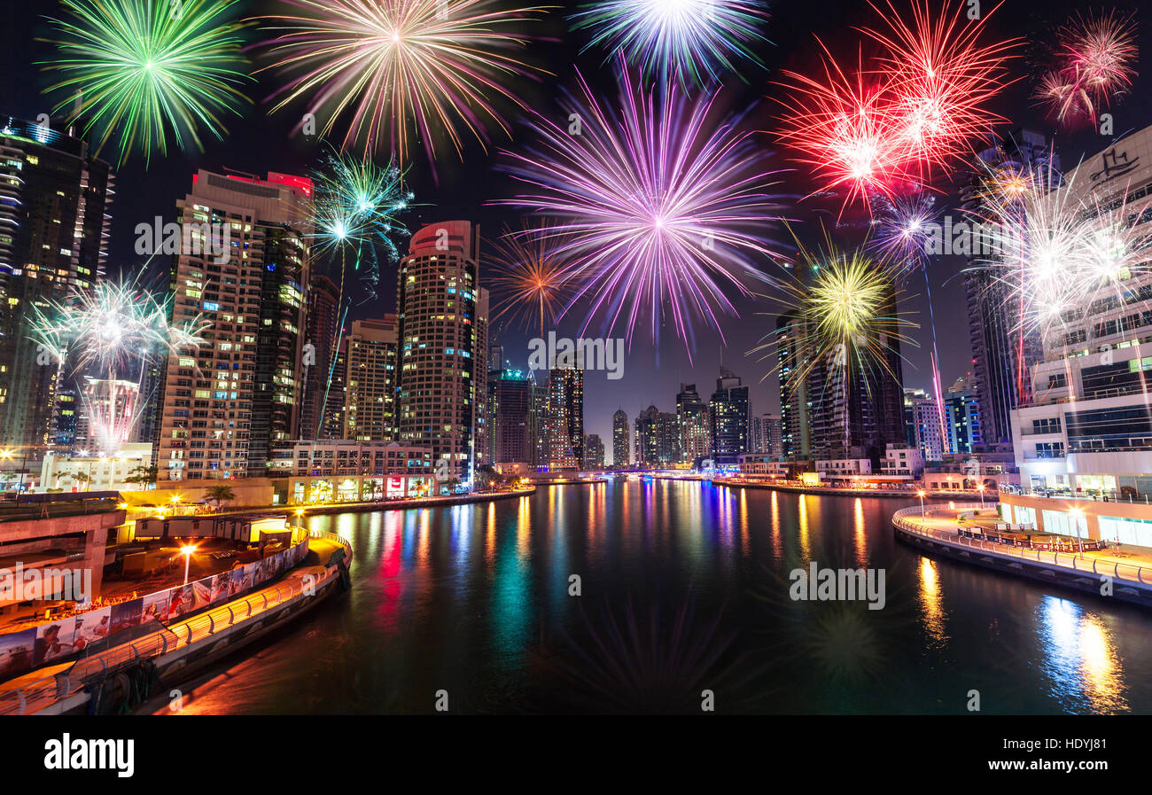 Anno nuovo spettacolo di fuochi d'artificio in Dubai, UAE, night shot Foto Stock