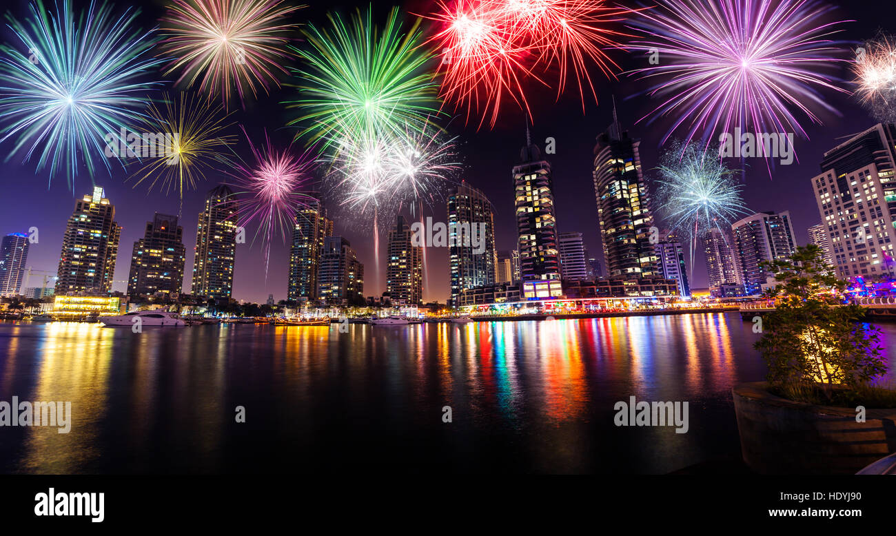 Anno nuovo spettacolo di fuochi d'artificio in Dubai, UAE, night shot Foto Stock