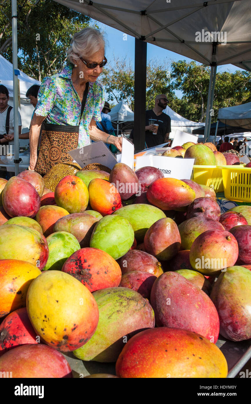 Di mango fresco al sabato mercato agricolo, Honolulu Oahu, Hawaii. Foto Stock