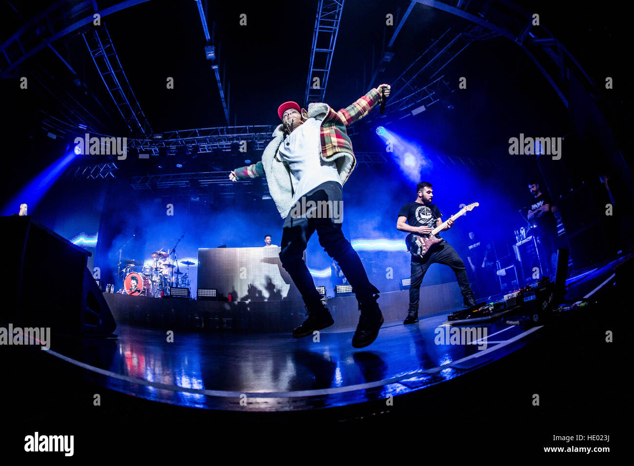 Milano, Italia. 15 Dic, 2016. Il rapper italiano Salmo si esibisce dal vivo a Fabrique in Milano, Italia, il 15 dicembre 2016 © Mairo Cinquetti/Alamy Live News Foto Stock