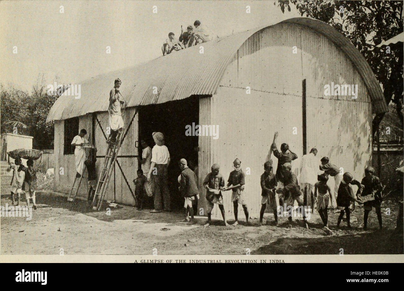 La presente pubblicazione tratta gli sviluppi principali in vari settori tra ottobre 1916 e marzo 1917. Mette in evidenza eventi e cambiamenti importanti durante questo periodo, offrendo un'istantanea dei cambiamenti sociali nella storia dell'inizio del XX secolo. Foto Stock