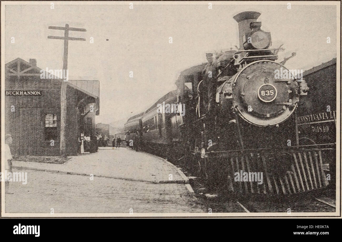 Il numero 1912 della rivista Baltimore and Ohio Employees Magazine mette in evidenza gli aggiornamenti dell'azienda, le storie dei dipendenti e gli sviluppi nel settore ferroviario, offrendo uno sguardo sulla vita lavorativa dei dipendenti delle ferrovie durante questo periodo. Foto Stock