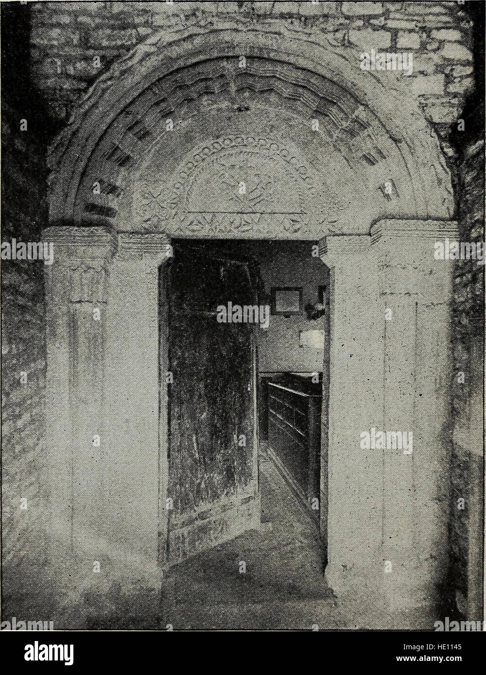 Le *transazioni della Bristol and Gloucestershire Archaeological Society* (1900) presentano ricerche archeologiche e reperti relativi alla storia di Bristol e Gloucestershire, compresi i rapporti sugli scavi e gli studi regionali. Foto Stock