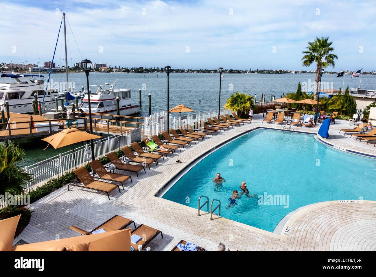 San Pietroburgo Florida,Madeira Beach,Courtyard by Marriott,hotel alberghi alloggio motel motel,alloggio,piscina,Boca Ciega Bay Water,visi Foto Stock