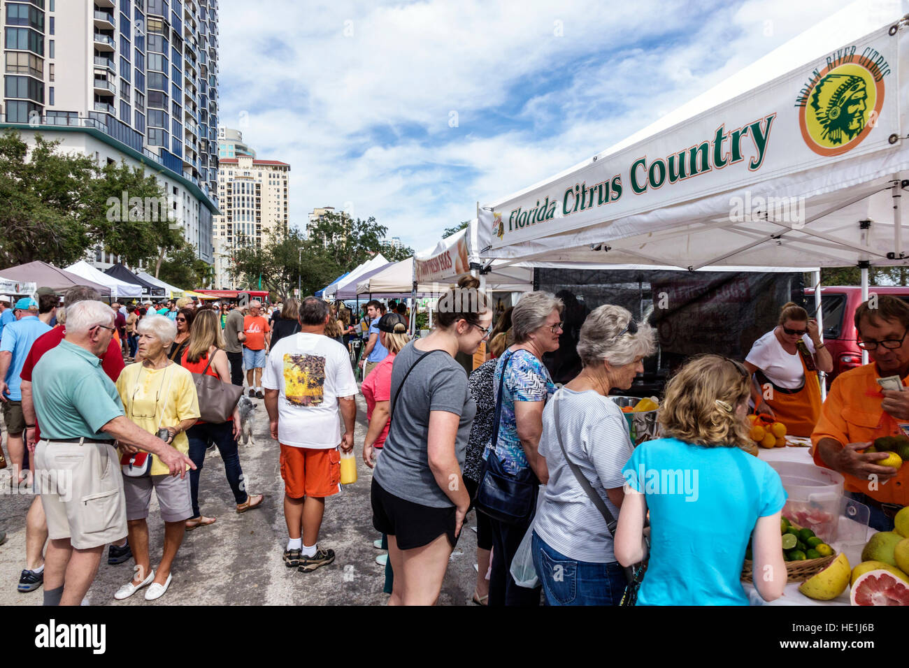 San Pietroburgo Florida, mercato del Sabato mattina, venditori, bancarelle, shopping shopper shopping negozi mercato mercati di mercato di acquisto di vendita, ret Foto Stock