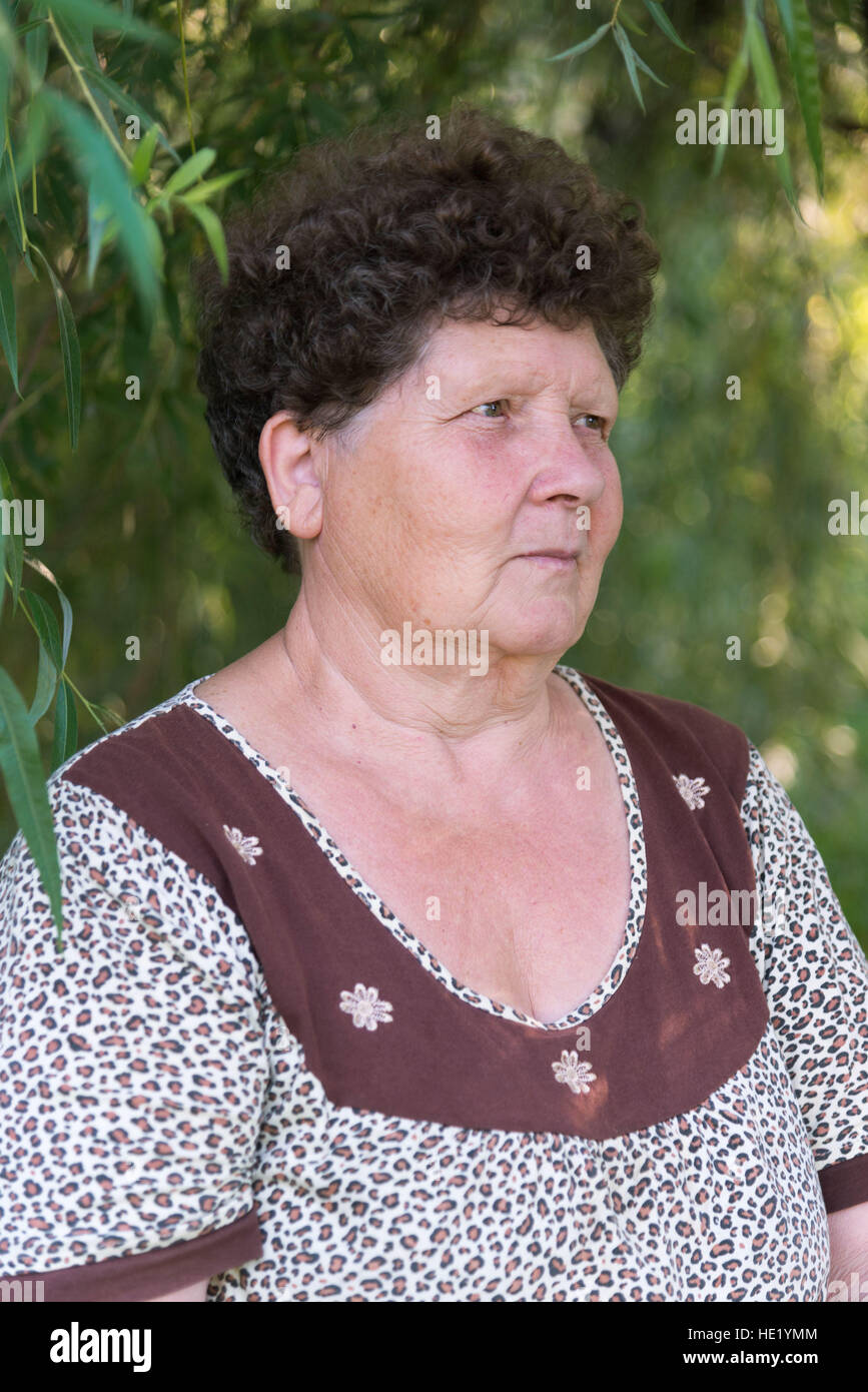 Mature woman curly hair near immagini e fotografie stock ad alta  risoluzione - Alamy