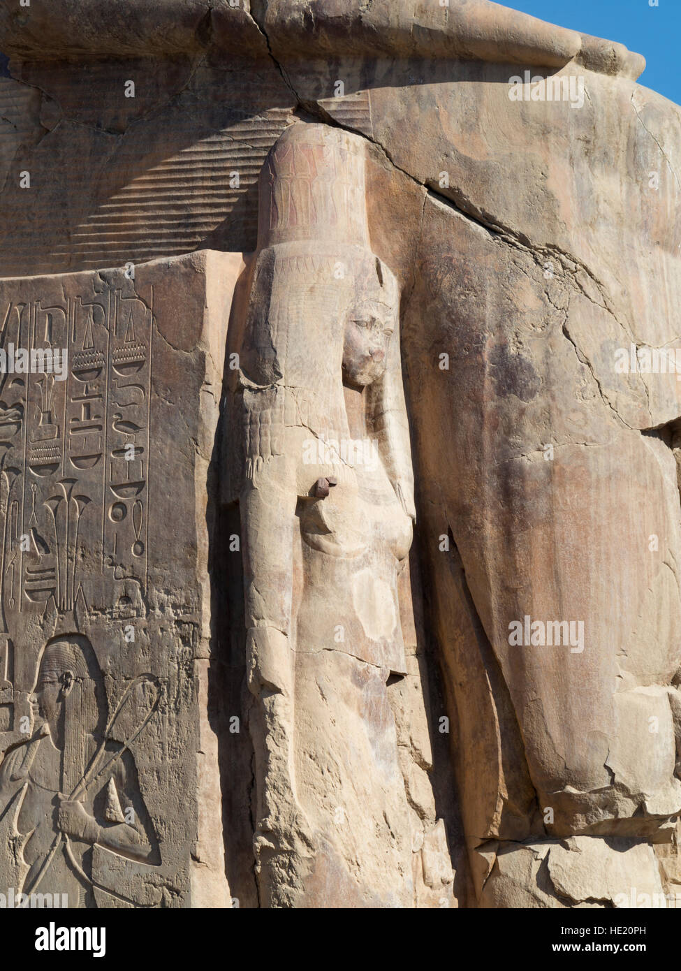 Close up i Colossi di Memnon, tutori per il Memorial Temple di Amenhotep III, West Bank, Luxor Egitto Foto Stock