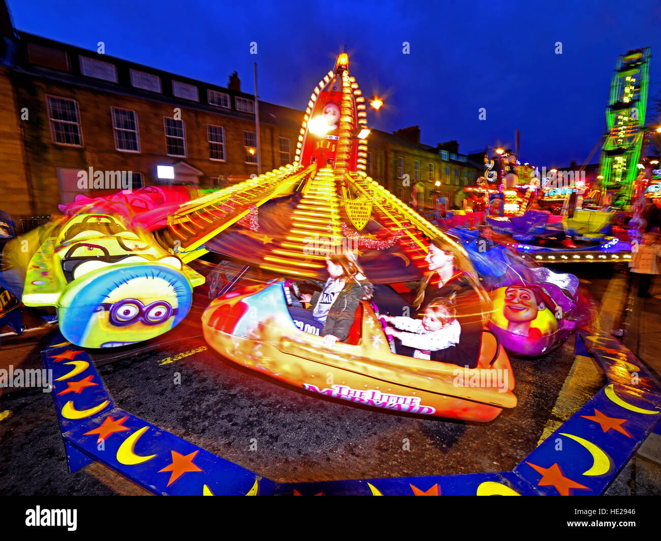 Superjets rotonda per bambini North Shields notte Foto Stock