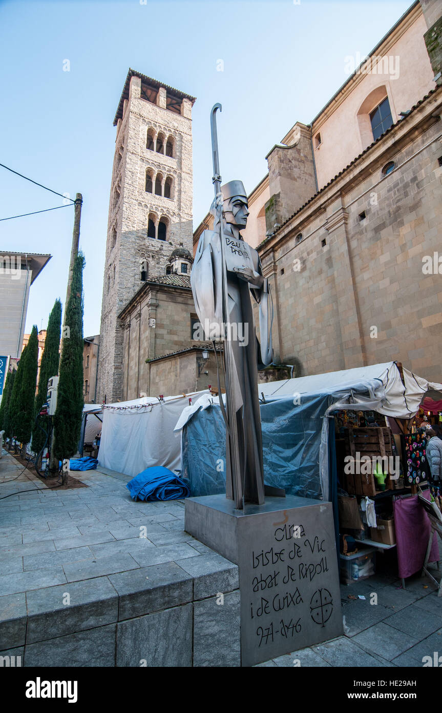 Persone che camminano nella fiera medievale nella città di Vic Foto Stock