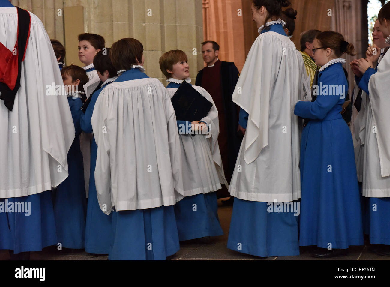 Cattedrale di Wells coro compresi coristi prima evensong il giorno di Pasqua alla Cattedrale di Wells. Foto Stock