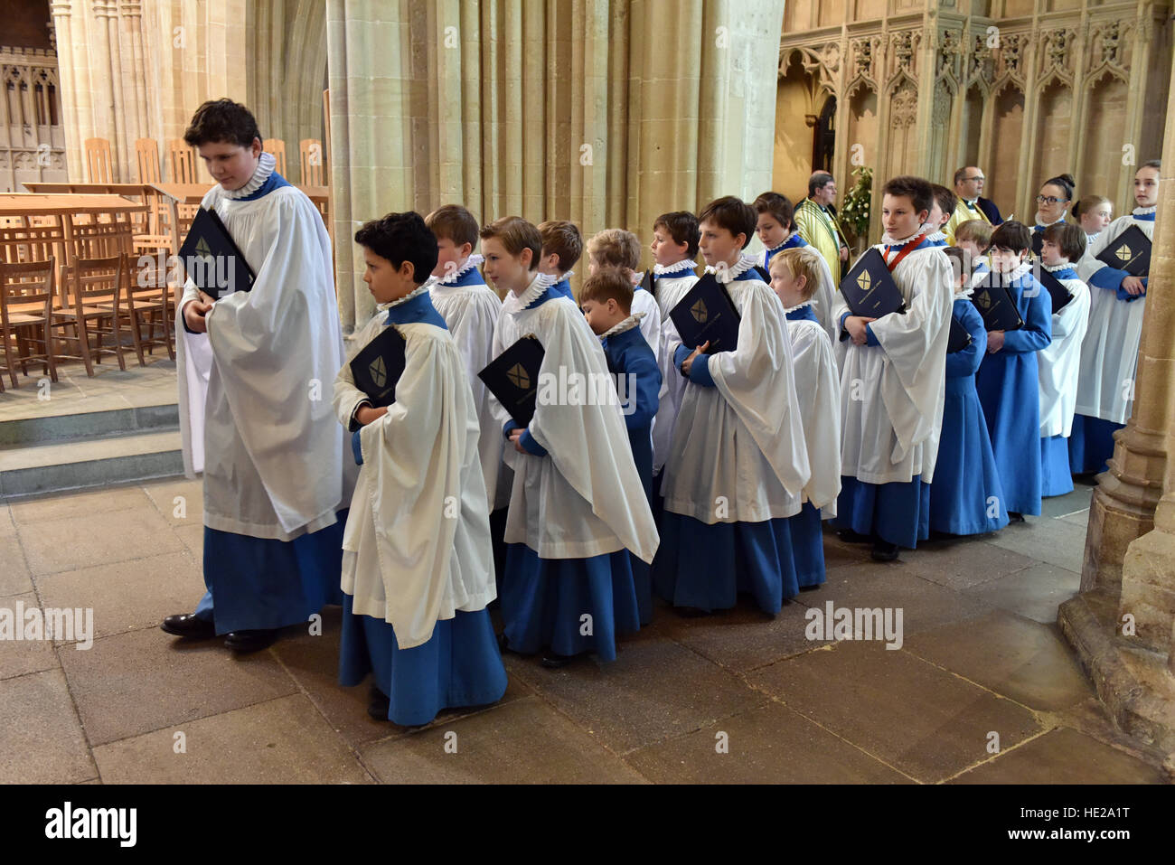 Cattedrale di Wells coro compresi coristi prima evensong il giorno di Pasqua alla Cattedrale di Wells. Foto Stock