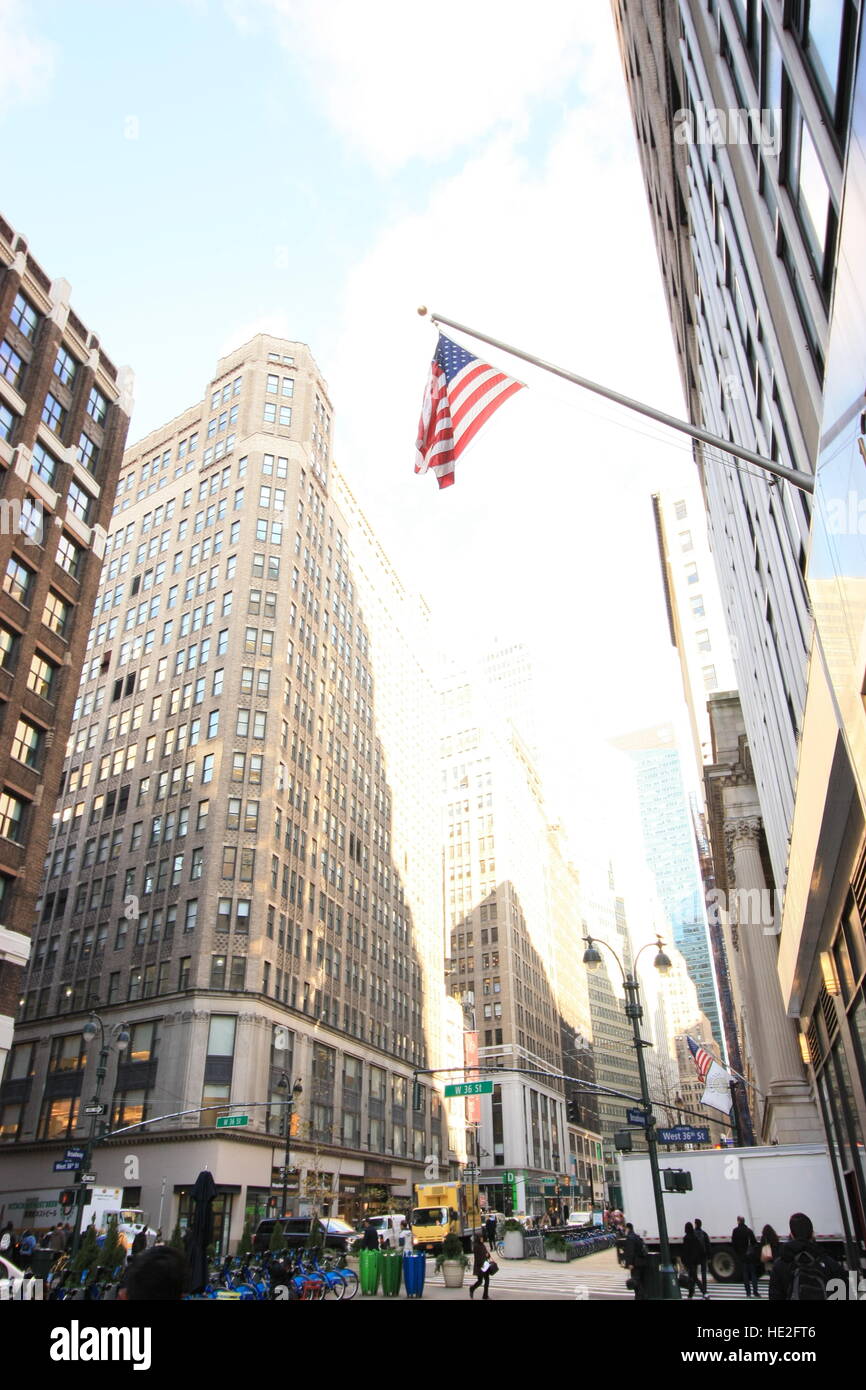 Bandiera americana sulla giornata di sole a New York Foto Stock