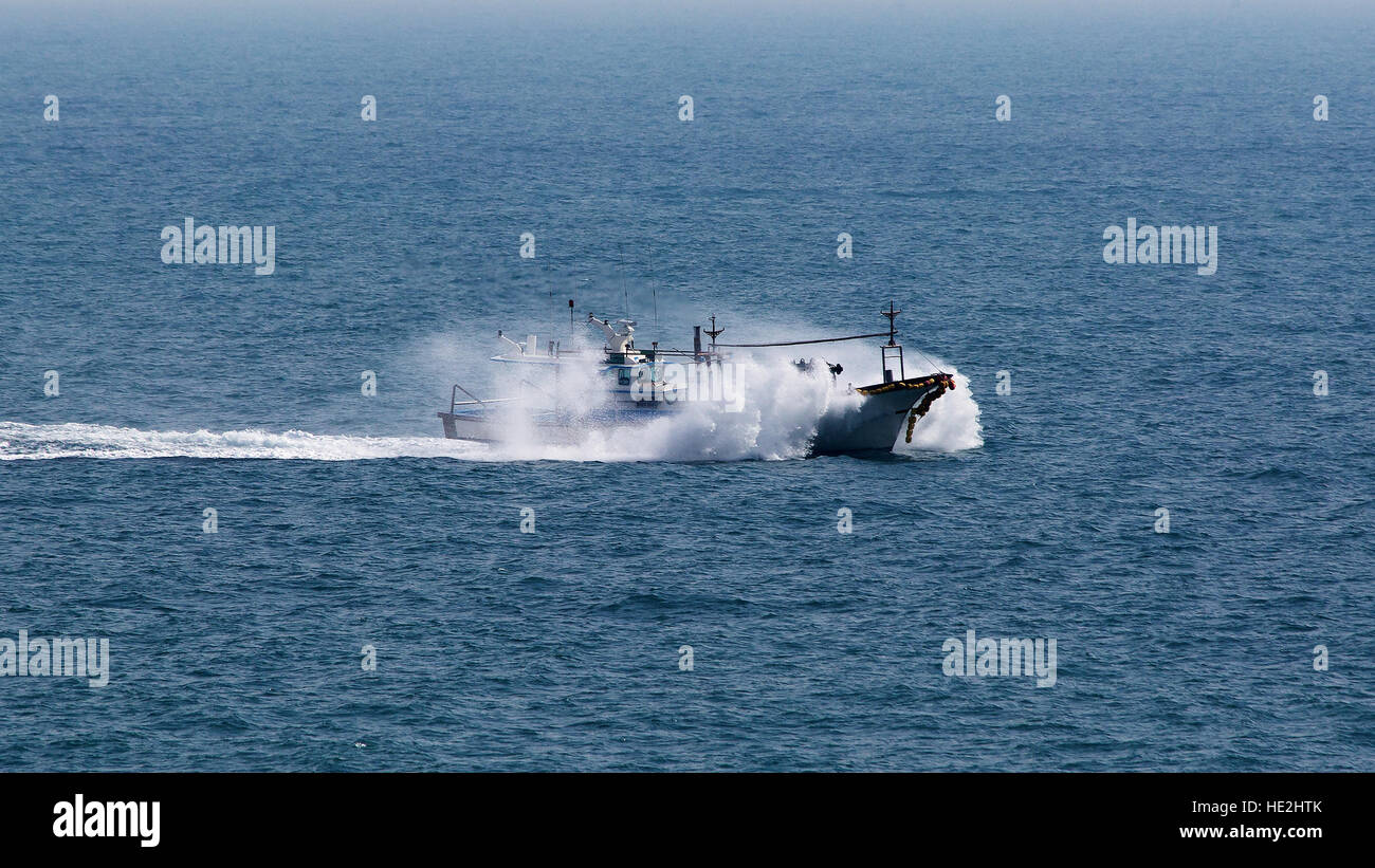 Busan, Corea del Sud - Febbraio 19th, 2016: Busan, strada del porto di Busan, ancoraggio delle navi di mare, ad alta velocità e barca. Foto Stock