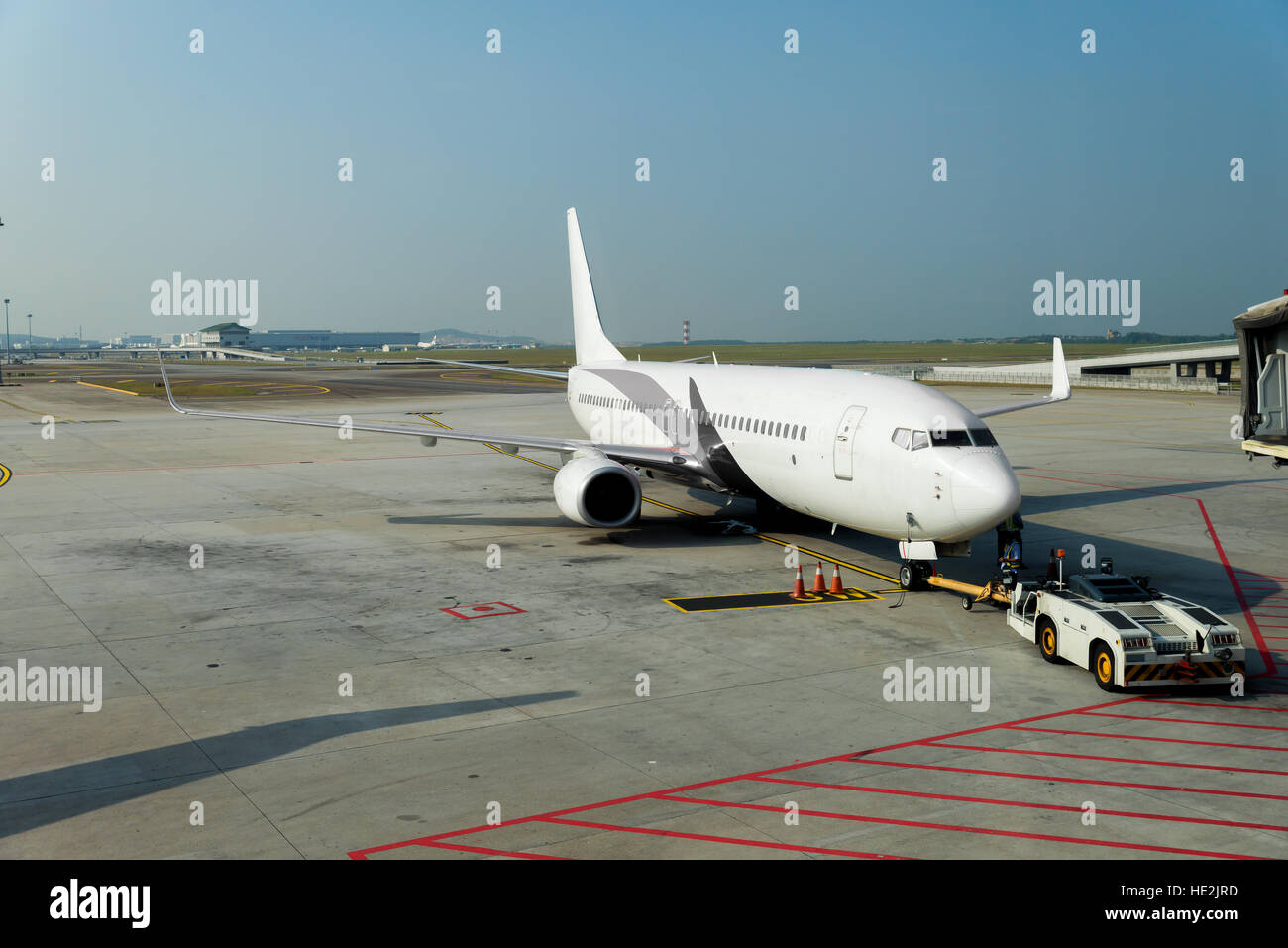 In aereo al gate terminale pronti per il decollo in moderno aeroporto internazionale. Foto Stock