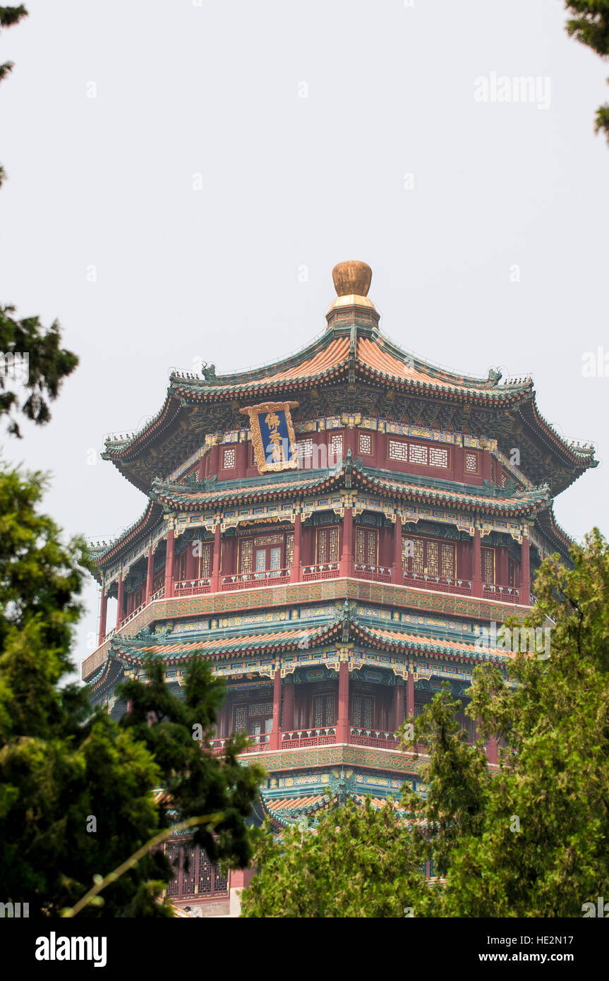 Torre di incenso buddista di Tempio pagoda sulla longevità Hill nel Palazzo Estivo e Lago Kunming Beijing in Cina. Foto Stock
